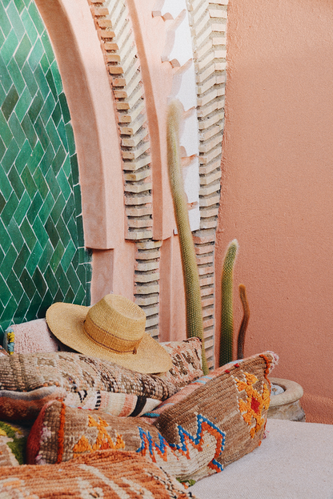 Boho Διακόσμηση: Πώς να Δώσετε στο Σπίτι σας Έναν Ζεστό και Φιλόξενο Αέρα